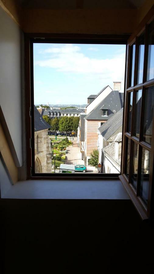 Le Saint Leonard...Il Est Orange Honfleur Exterior foto